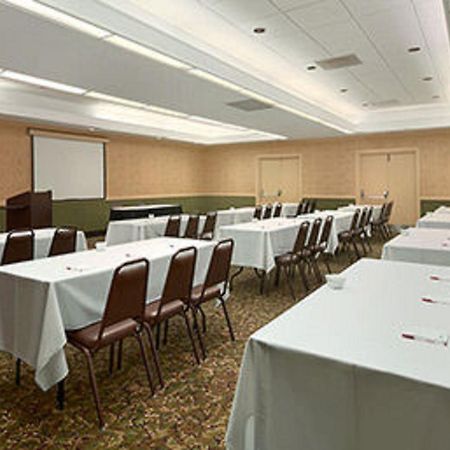 Ramada Burlington Hotel And Conference Center ภายนอก รูปภาพ