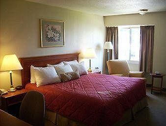Ramada Burlington Hotel And Conference Center ภายนอก รูปภาพ