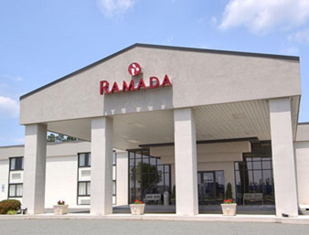 Ramada Burlington Hotel And Conference Center ภายนอก รูปภาพ