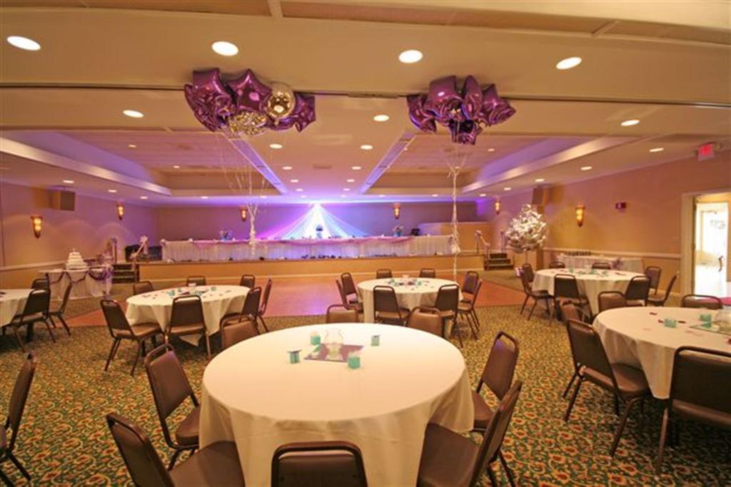 Ramada Burlington Hotel And Conference Center ภายนอก รูปภาพ
