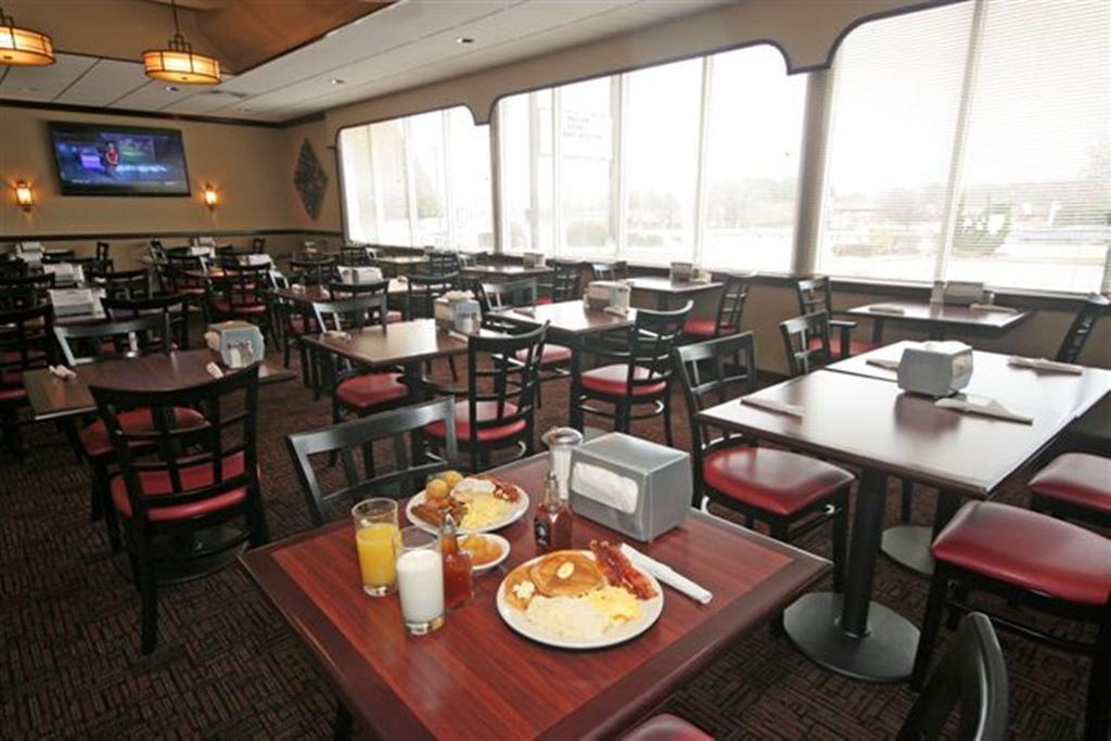 Ramada Burlington Hotel And Conference Center ภายนอก รูปภาพ