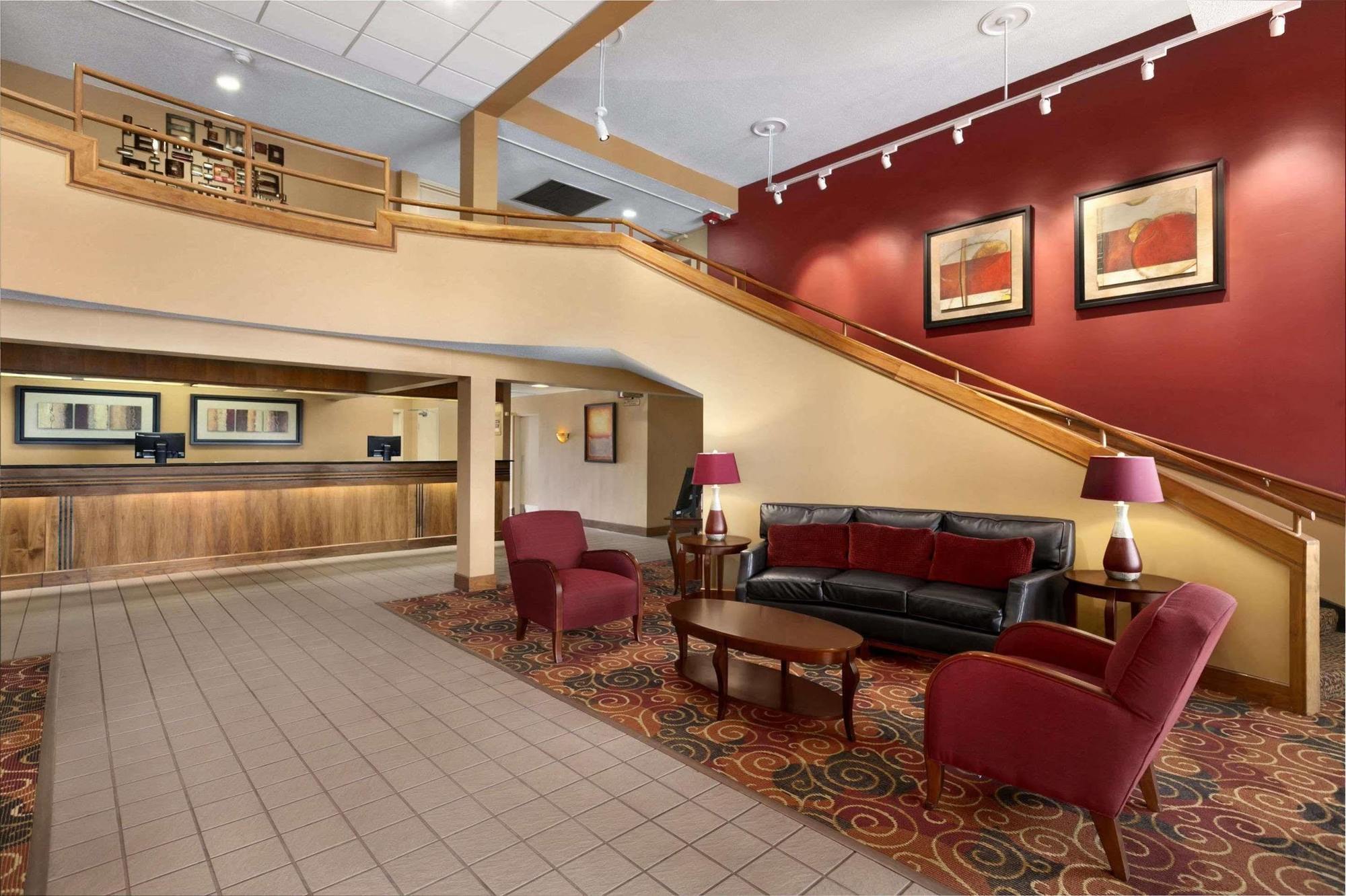 Ramada Burlington Hotel And Conference Center ภายนอก รูปภาพ