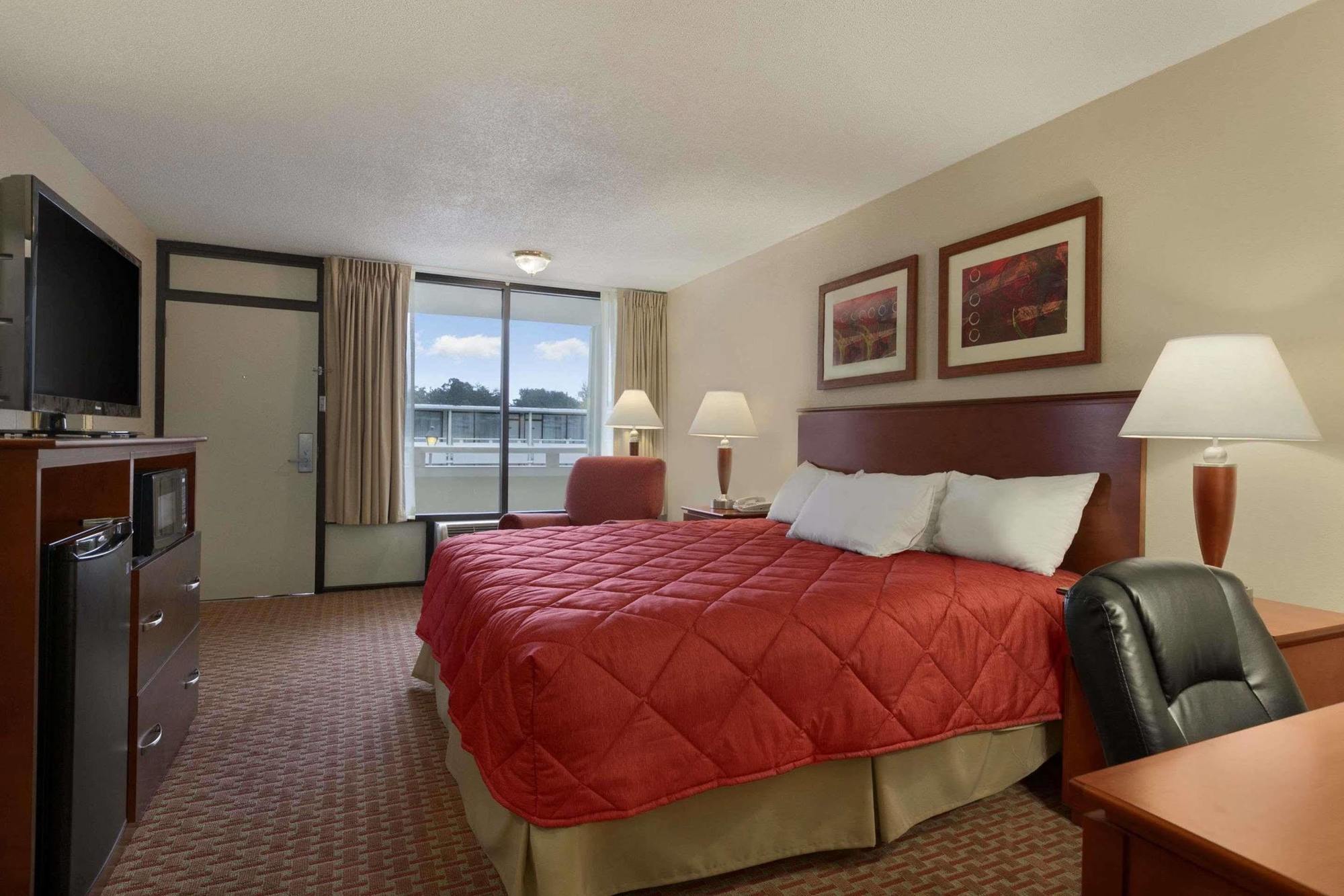 Ramada Burlington Hotel And Conference Center ภายนอก รูปภาพ