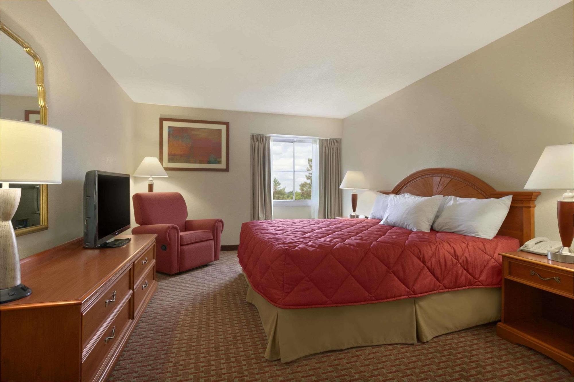 Ramada Burlington Hotel And Conference Center ภายนอก รูปภาพ