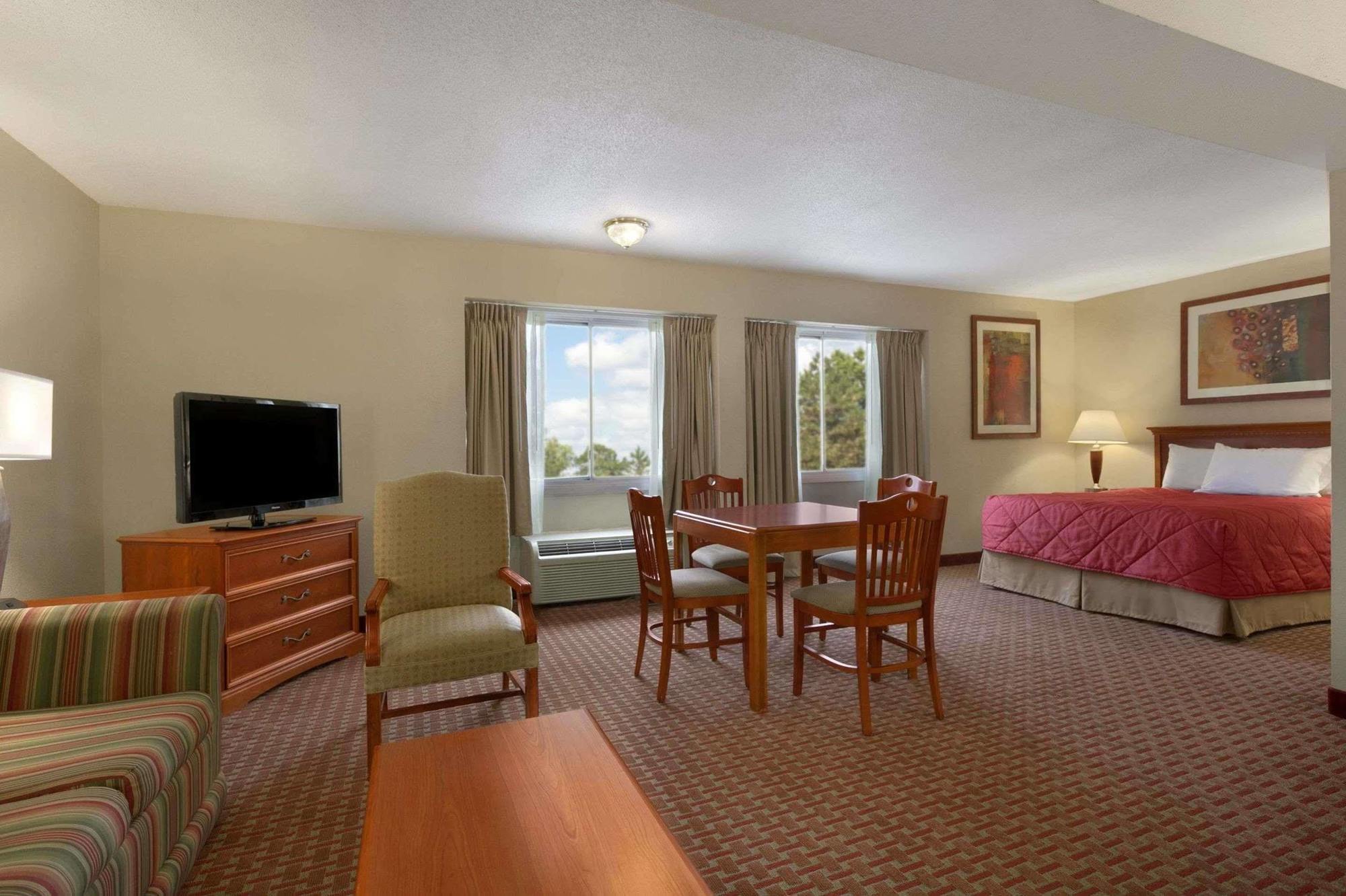 Ramada Burlington Hotel And Conference Center ภายนอก รูปภาพ